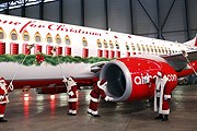 Рождественский лайнер готовят к полету. // airberlin.com