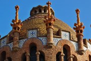 Больница Святого Павла в Барселоне - необычный памятник архитектуры. // holidaysinbarcelona.co.uk