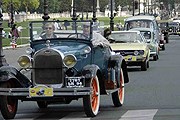 Винтажные автомобили проедут по центру Парижа. // PostWarClassic.com