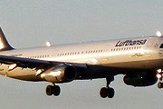 Самолет Lufthansa приземляется в Heathrow. // Travel.ru