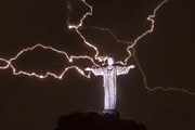 Статую будут восстанавливать из исходных материалов. // AFP / Yasuyoshi Chiba