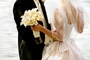 Новобрачным выдадут кольца и букет. // nilla.com