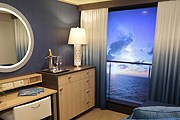 Виртуальный балкон - целая жидкокристаллическая стена. // Royal Caribbean