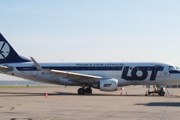 Самолет LOT // Travel.ru