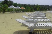 Стоимость аренды лежаков не менялась несколько лет. // travelpod.com
