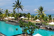 Бассейн отеля Centara Ceysands Resort & Spa // centarahotelsresorts.com