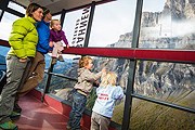 В кабине фуникулера Gemmi // leukerbad-therme.ch