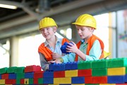 На площадке ждут детей от 5 до 12 лет. // CroMary, Shutterstock.com