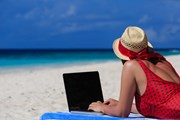 Туристам нравится наличие интернета на пляжах. // Nadezhda1906, shutterstock