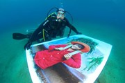 Автор разместил экспозицию под водой. // lideamagazine.com
