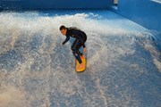 Флоурайдинг - серфинг на искусственной волне. // Sirius Sport Resort