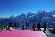 Площадка расположена на краю обрыва. // schilthorn.ch