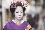 Традиционные прически - на празднике в Киото // KPG_Payless, Shutterstock.com
