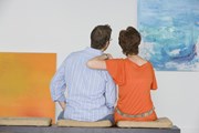 Туристы с удовольствием посещают музеи. // bikeriderlondon, Shutterstock.com