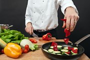 Рестораны создают особую программу. // Ronald Sumners, Shutterstock.com