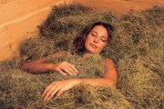 Массаж сеном очень полезен. // italia-ru.com