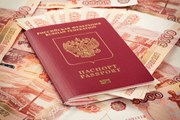 Однократная виза стоит 1500 рублей. // rubles_spaxiax, Shutterstock.com