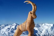 Где установлена скульптура козла? // lesmenuires.com