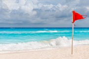 Предупреждения спасателей необходимо выполнять. // David Alary, Shutterstock.com
