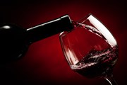 В числе прочего оценивается ассортимент напитков. // Samo Trebizan, Shutterstock.com