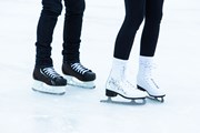 Коньки можно взять в аренду. // Yeko Photo Studio, Shutterstock.com