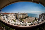 Туристы увидят город по-новому. // Lambros Kazan, Shutterstock.com