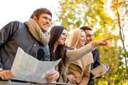 Карта доступна как в электронном, так и в бумажном виде. // Syda Productions, Shutterstock.com