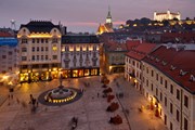 Братислава - самое дешевое направление на Рождество. // David Vadkerti, shutterstock