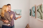 Зима - не повод сидеть дома. // Shots Studio, Shutterstock.com
