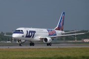Самолет авиакомпании LOT // Travel.ru