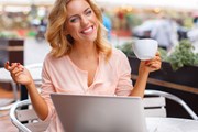 Туристам нравится наличие интернета повсеместно. // Nejron Photo, Shutterstock.com