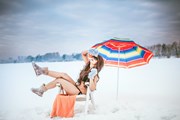 Зимний отдых и сибирское здоровье рекламируют красавицы в купальниках. // "Белые пляжи Сибири", vk.com