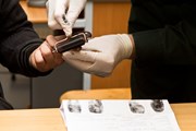 Отпечатки снимаются на 10-летний паспорт. // viicha, Shutterstock.com