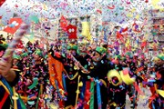 Празднества продлятся до конца февраля. // carnivalpatras.gr