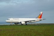 Самолет Philippin Airlines покидает Таклобан. // Travel.ru