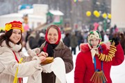 Масленица - любимый русский праздник. // Iakov Filimonov, Shutterstock.com