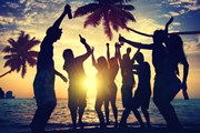 Гостей ждут пляжные вечеринки. // Rawpixel, Shutterstock.com