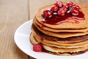 Новгород ждет на вкусный праздник. // Olena Mykhaylova, Shutterstock.com