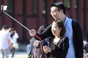 "Палочки для селфи" становятся все популярнее. // thaivisa.com