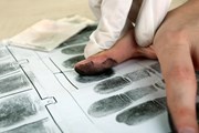 Отпечатки пальцев на визу - все ближе. // Africa Studio, Shutterstock.com
