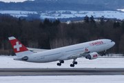 Самолет SWISS // Travel.ru