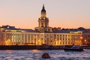 Ночные экскурсии по Неве пользовались спросом у туристов. // Rostislav Ageev, shutterstock.com