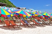 Шезлонги и зонты могут стать бесплатными. // Egor Kudymov, Shutterstock.com