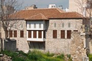 Дом по улице Адриану - ровесник города. // archaiologia.gr