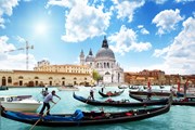 Италия - популярное направление для поездок. // Iakov Kalinin, Shutterstock.com