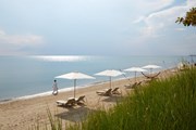 Пляж отеля Ikos Olivia // ikosresorts.com