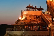 С историей пещеры связана романтическая легенда. // covadenxoroi.com