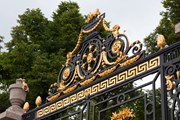 Летний сад - популярная достопримечательность Петербурга. // Iakov Filimonov, Shutterstock.com