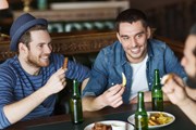 В крупных городах России работает более четырех тысяч баров. // Syda Productions, shutterstock.com
