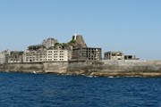 Безлюдный остров Хасима // jamesbondlifestyle.com